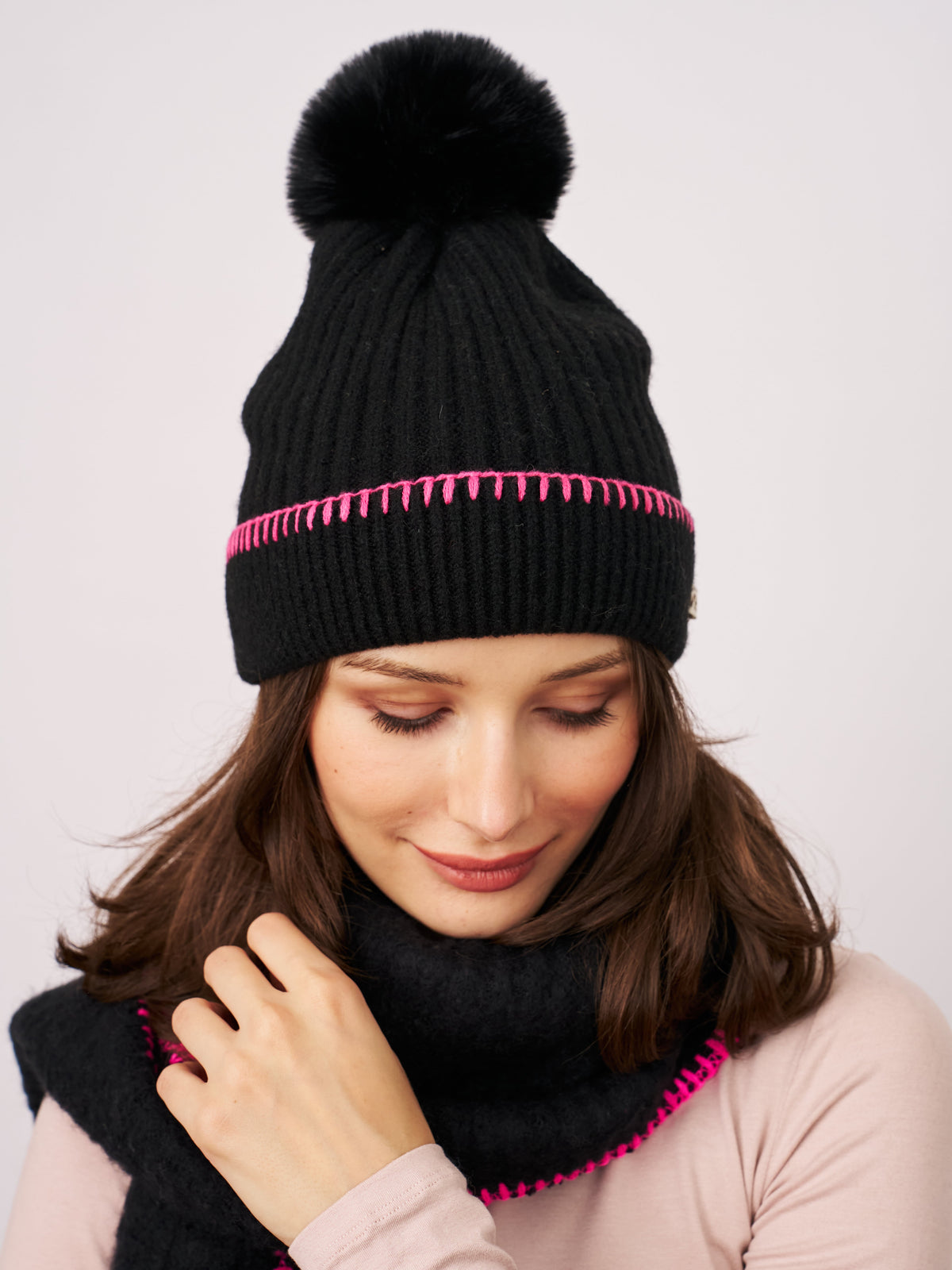 RIBBED POMPOM BEANIE - BLACK/PINK | Vintage Havana