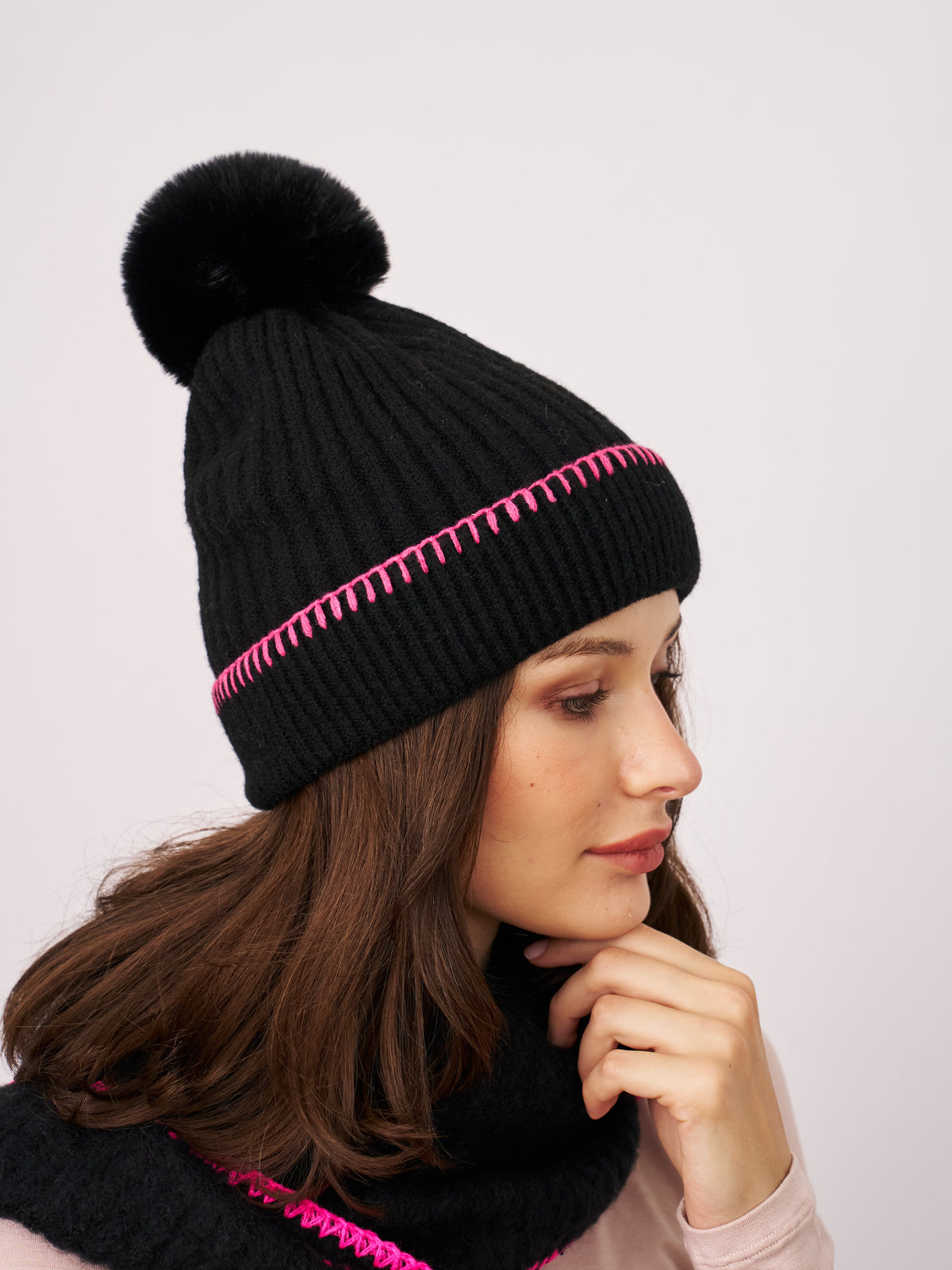 RIBBED POMPOM BEANIE - BLACK/PINK | Vintage Havana