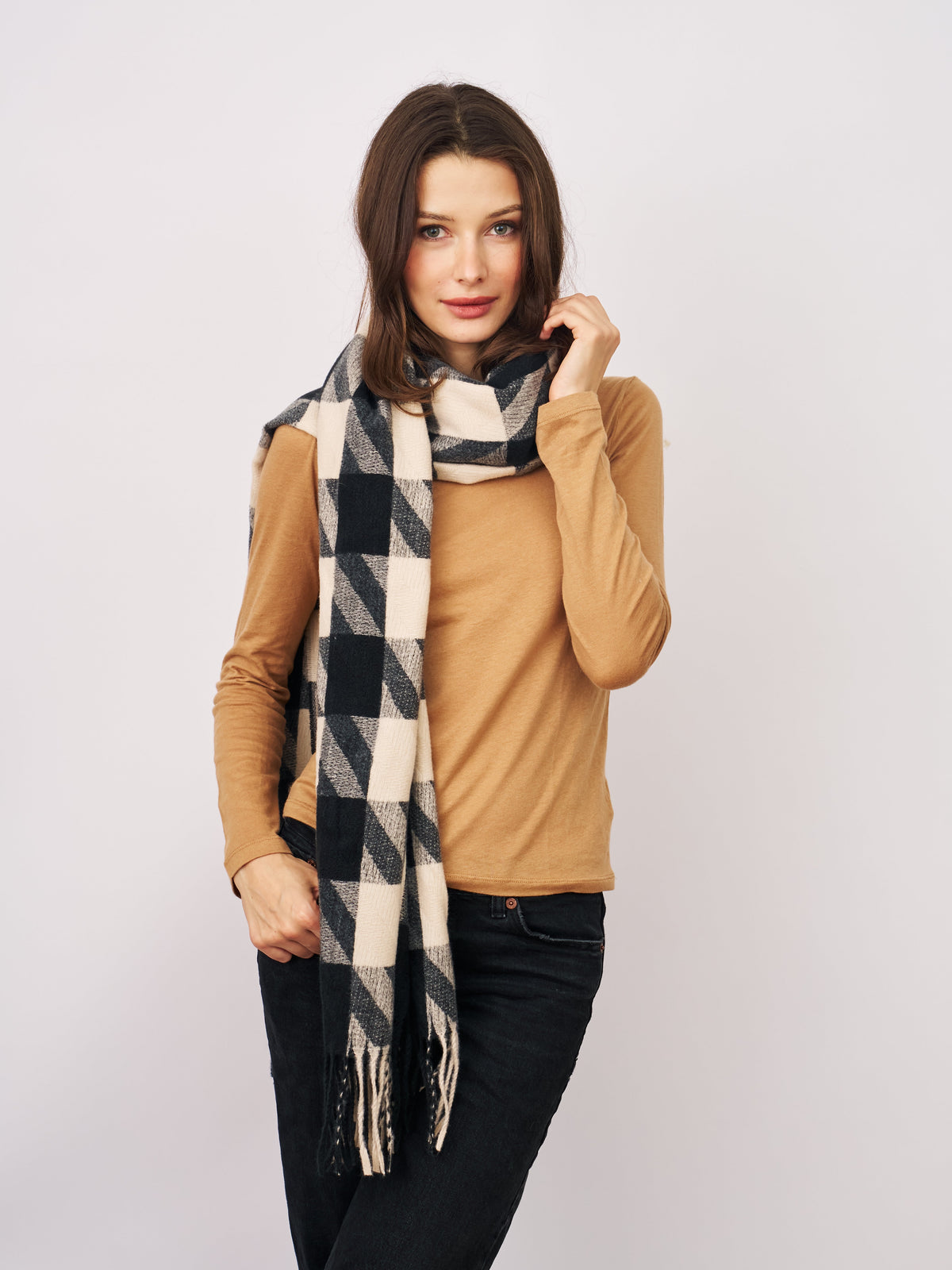 HOUNDSTOOTH TASSEL SCARF - BLACK | Vintage Havana