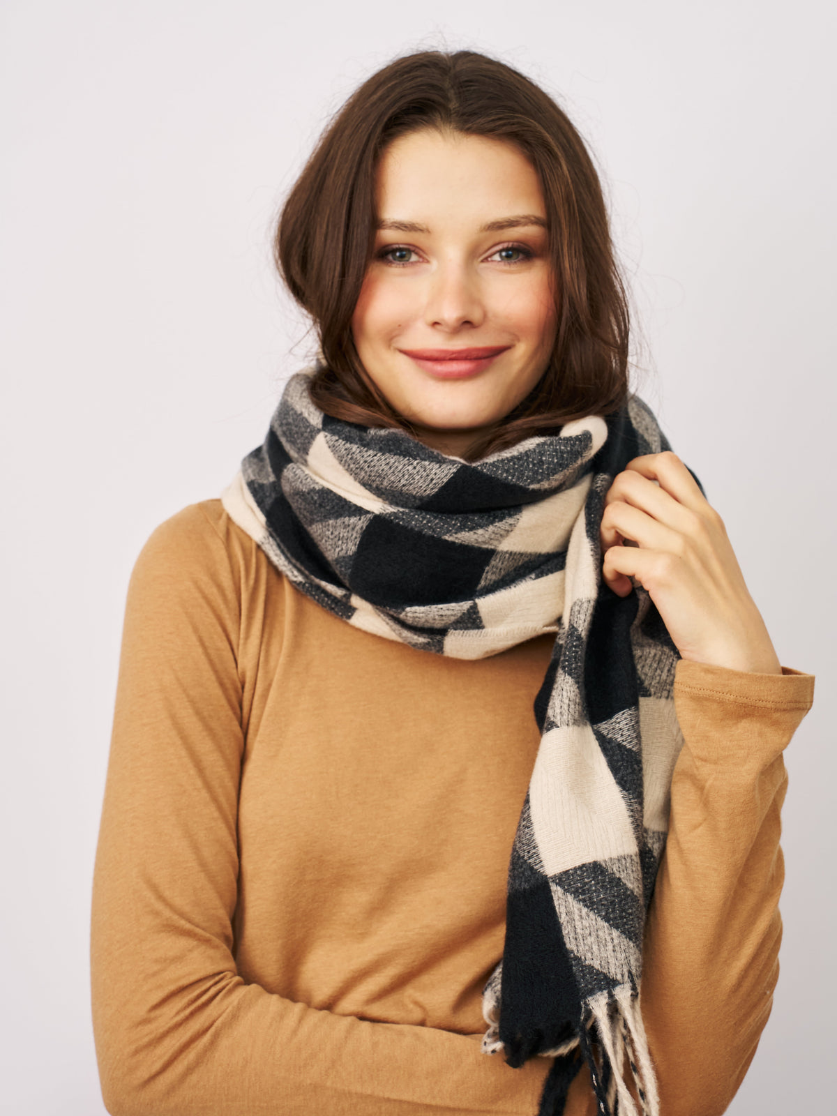HOUNDSTOOTH TASSEL SCARF - BLACK | Vintage Havana