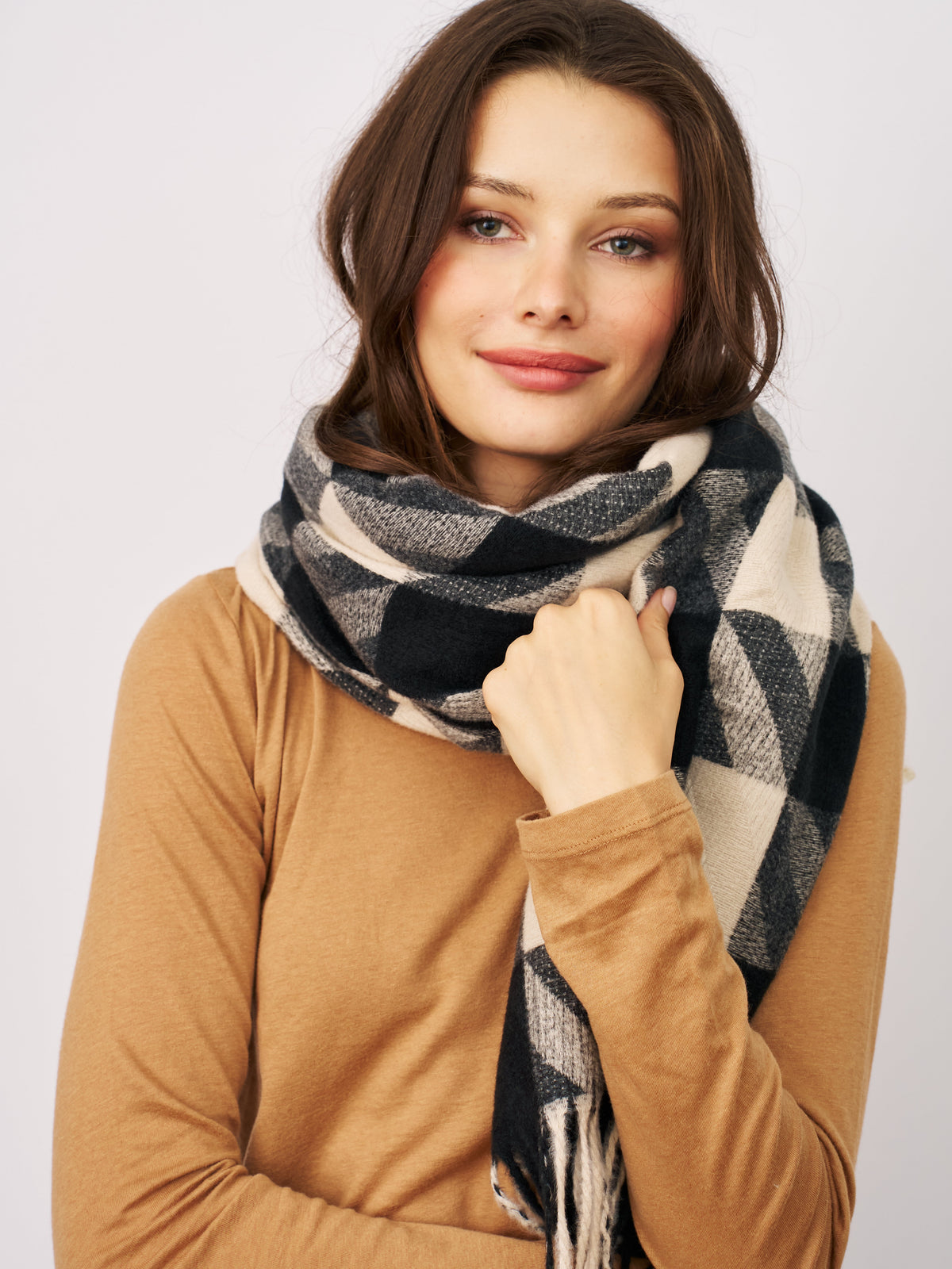 HOUNDSTOOTH TASSEL SCARF - BLACK | Vintage Havana