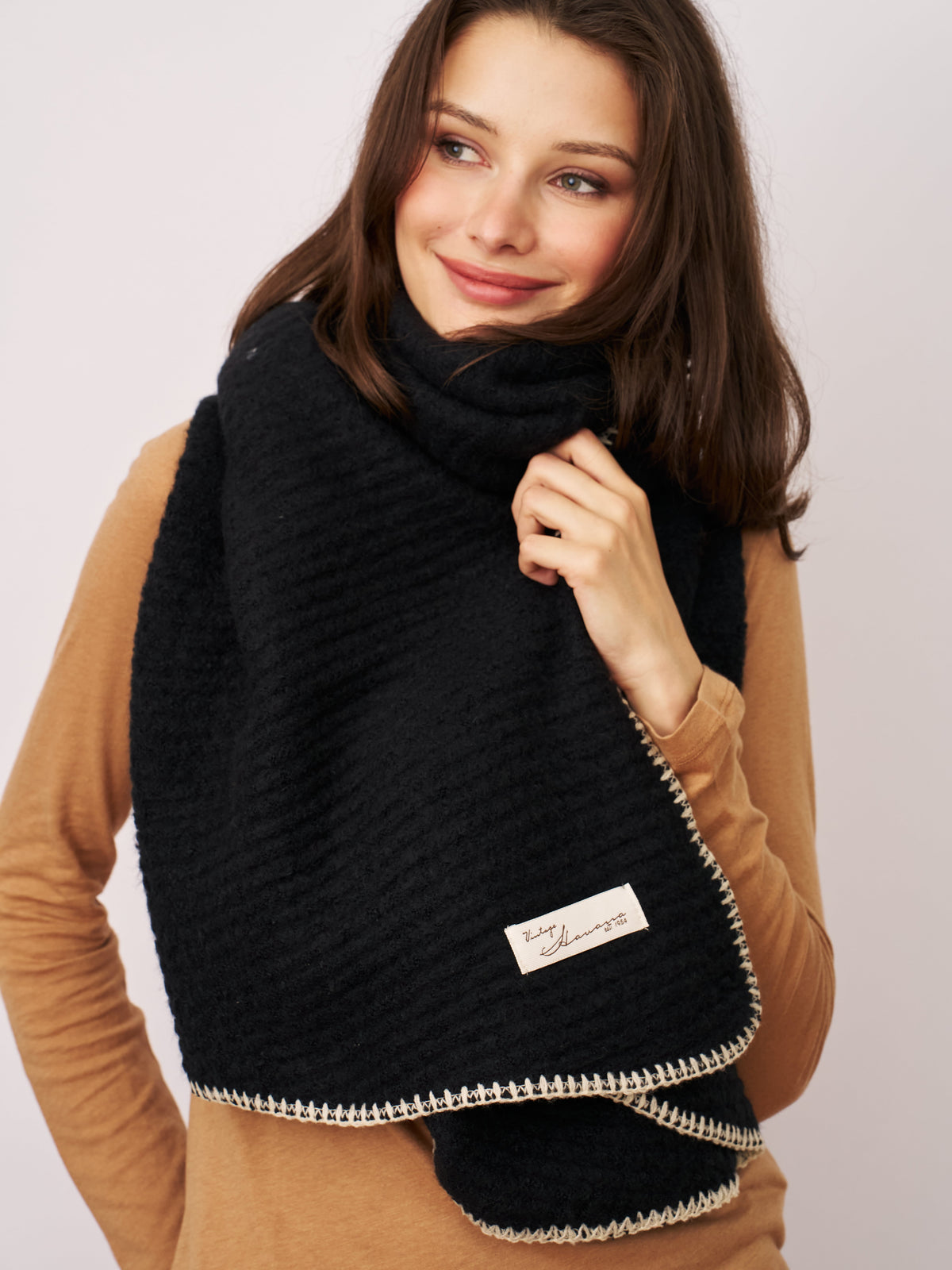 BLANKET STITCH KNIT SCARF - BLACK/IVORY | Vintage Havana