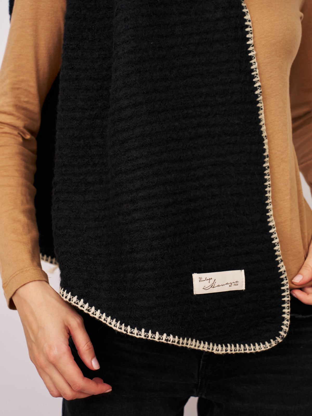 BLANKET STITCH KNIT SCARF - BLACK/IVORY | Vintage Havana