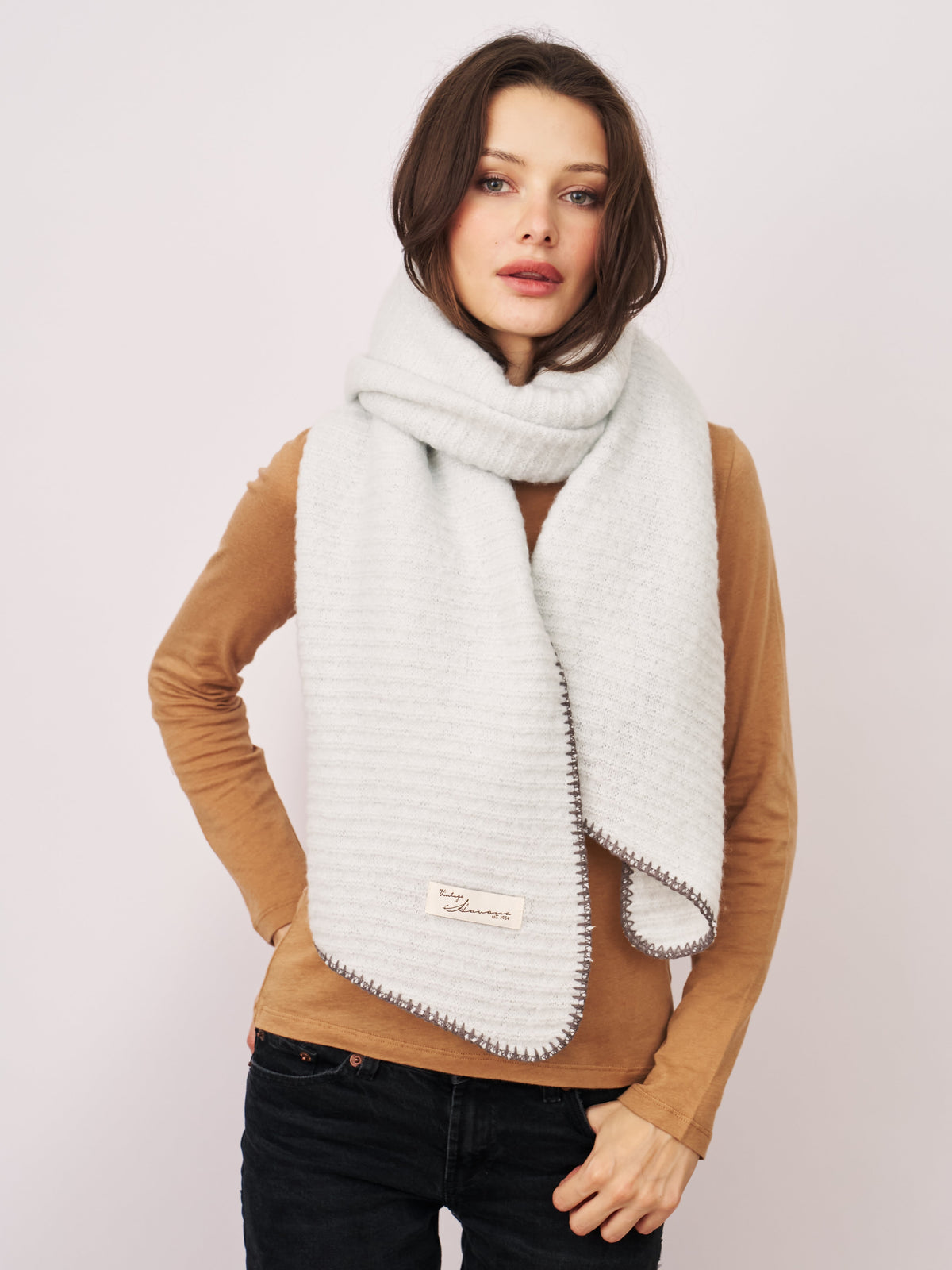 BLANKET STITCH KNIT SCARF - GREY/CHARCOAL | Vintage Havana