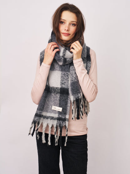 CHECK BRUSH TASSEL SCARF - BLACK | Vintage Havana