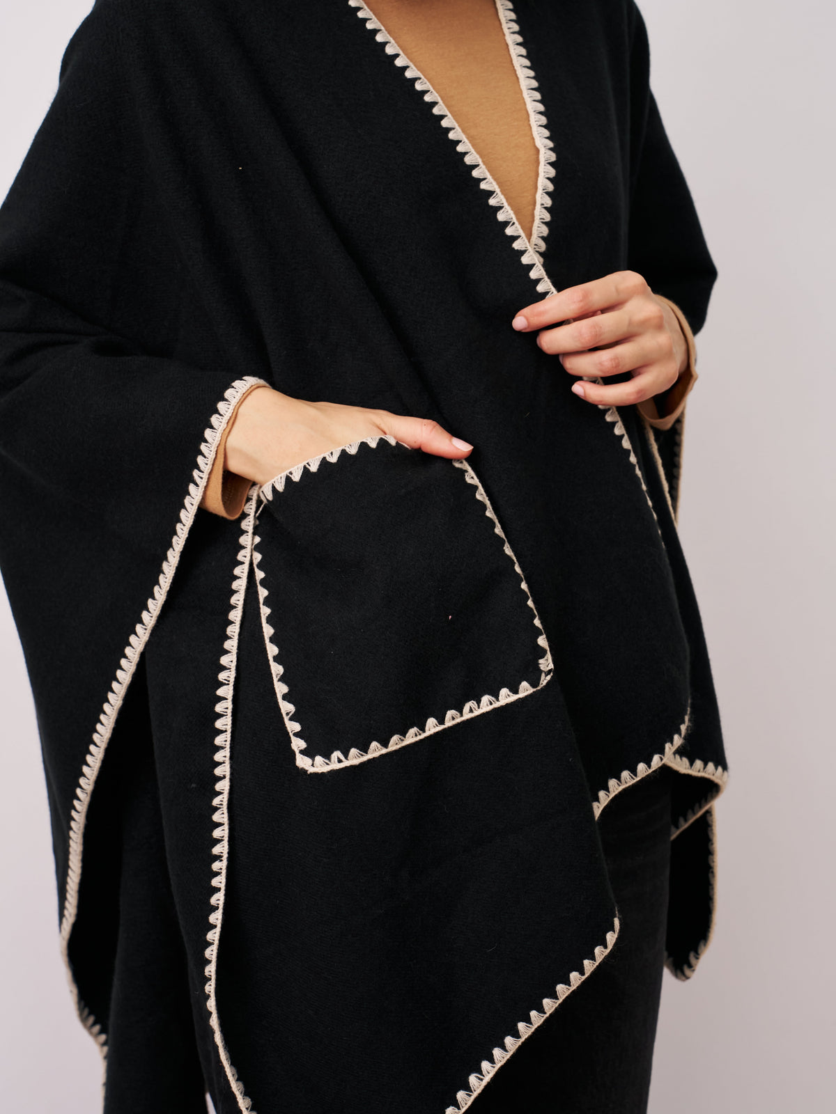 WHIPSTITCH RUANA WITH POCKETS | Vintage Havana